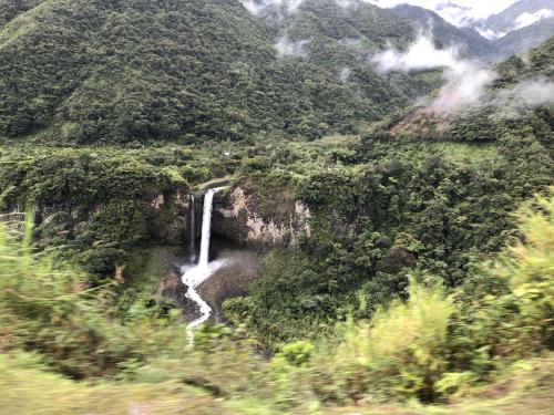 Waterfall on the way to Pailon